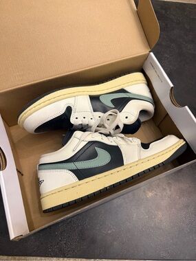 Jordan Low Top Sneakers White Black Mint Green